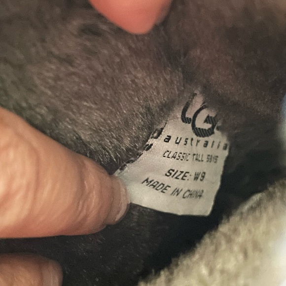 ✅SOLD✅2 Pairs Authentic UGG Boots - Picture 9 of 16